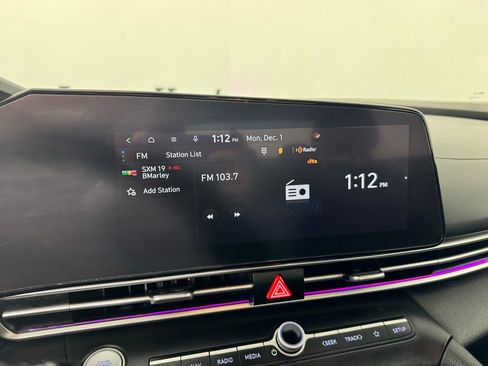 Used 2024 Hyundai Elantra SEL image 13