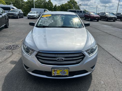 Used 2016 Ford Taurus SE FWD image 2