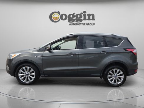 Used 2017 Ford Escape Titanium image 2