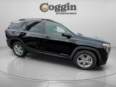 Certified 2022 GMC Terrain SLE w/ Driver Convenience Package image 15