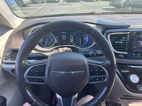 Used 2020 Chrysler Pacifica Touring-L Plus w/ Tire & Wheel Group FWD image 18
