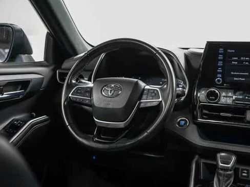 Certified 2022 Toyota Highlander XSE image 16