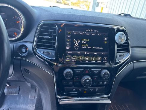 Used 2020 Jeep Grand Cherokee Limited w/ Luxury Group II AWD/4WD image 14