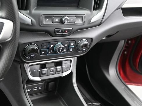 Used 2022 GMC Terrain SLE w/ Driver Convenience Package FWD image 27