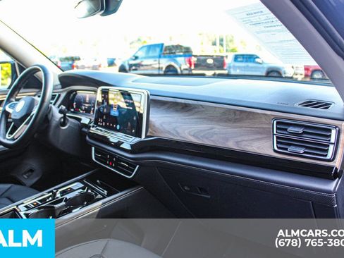 Used 2025 Volkswagen Atlas SE FWD image 24
