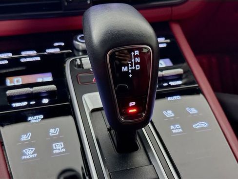 Used 2023 Porsche Cayenne Coupe image 18