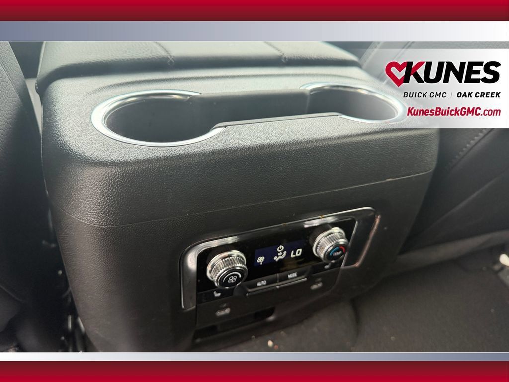 Used 2024 GMC Yukon Denali AWD/4WD image 34