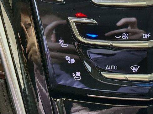 Used 2019 Cadillac Escalade Premium Luxury image 21