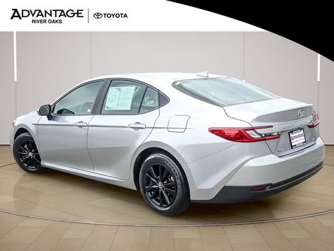Used 2025 Toyota Camry LE FWD image 6