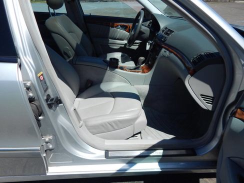 Used 2005 Mercedes-Benz E 500 4MATIC Sedan image 15