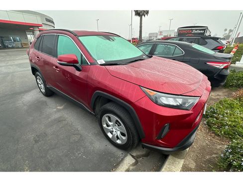 Used 2021 Toyota RAV4 LE FWD image 2