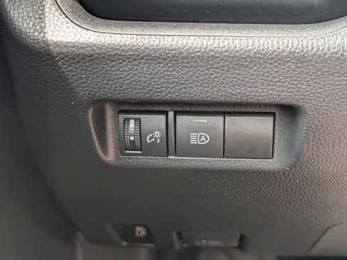 Used 2021 Toyota RAV4 LE AWD/4WD image 26