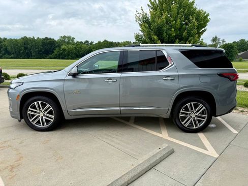 Used 2023 Chevrolet Traverse High Country w/ LPO, Floor Liner Package FWD image 5