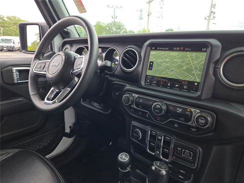 Used 2023 Jeep Wrangler Sahara image 9