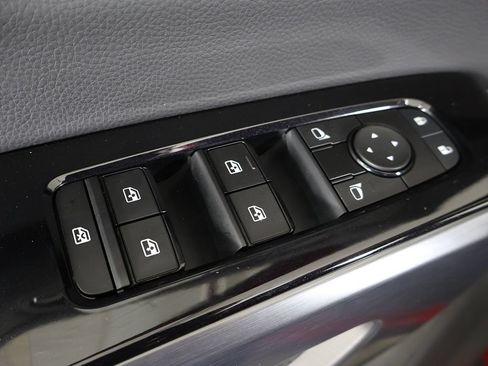 Used 2023 Nissan Pathfinder SL w/ Black Appearance Package AWD/4WD image 42