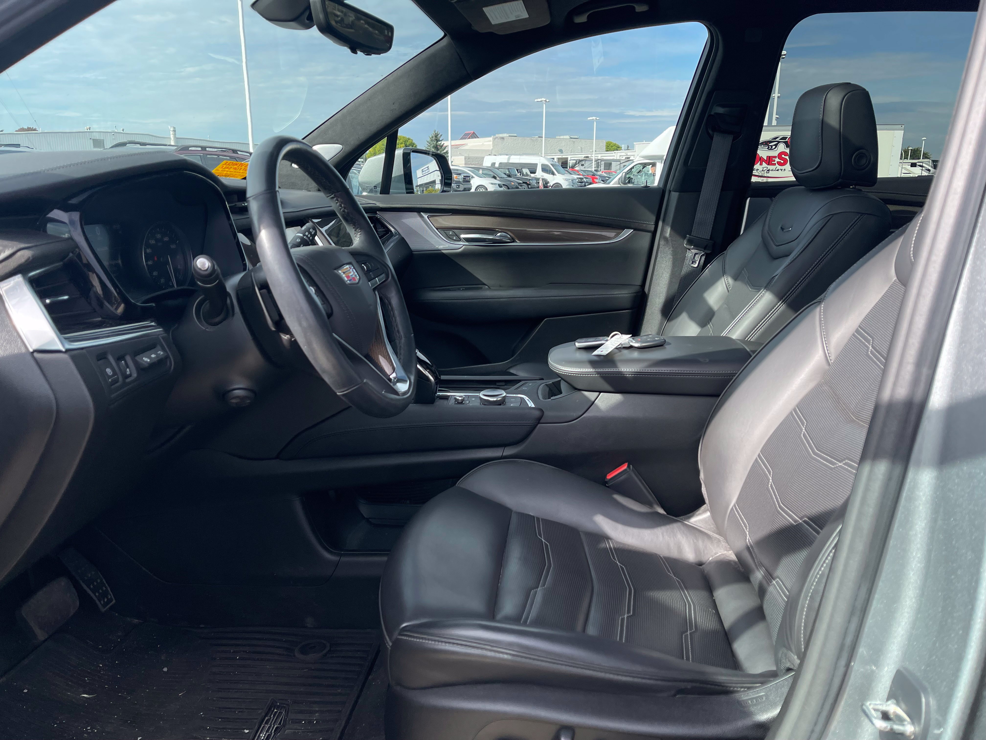 Used 2024 Cadillac XT6 Premium Luxury w/ Platinum Package AWD/4WD image 15
