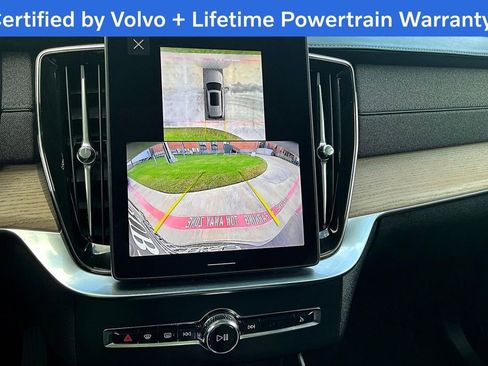 Certified 2025 Volvo XC90 B6 Plus image 30