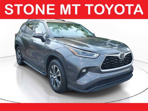 Used 2021 Toyota Highlander XLE FWD image 1