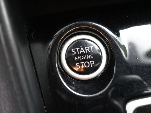 Used 2021 Nissan Versa SV FWD image 26