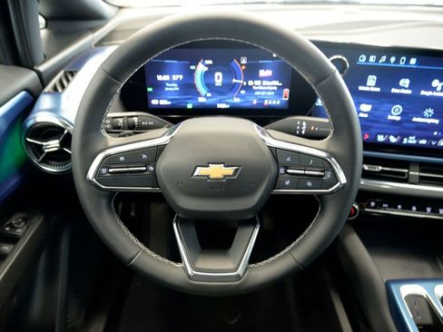 Used 2024 Chevrolet Equinox EV LT image 18