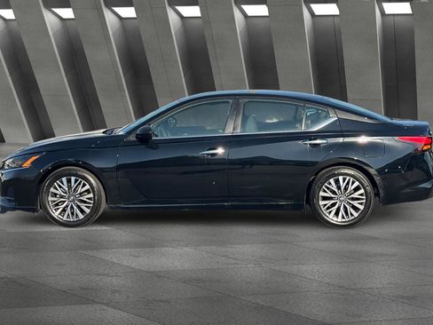 Used 2024 Nissan Altima 2.5 SV image 7