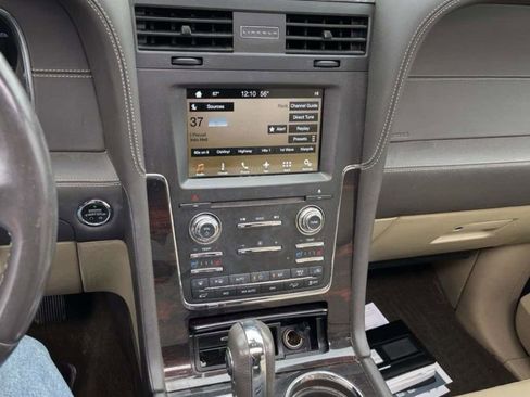 Used 2017 Lincoln Navigator Reserve image 2