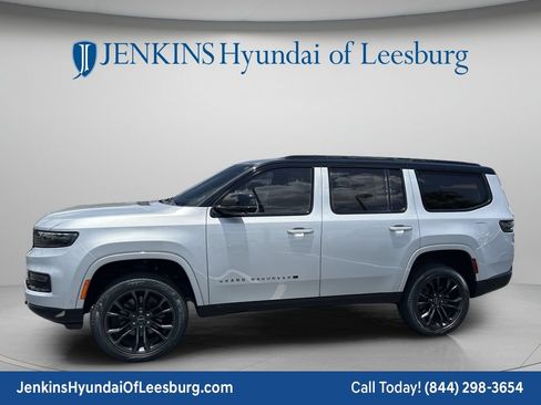 Used 2023 Jeep Grand Wagoneer Series III w/ Rear Seat Video Group 1 AWD/4WD image 10