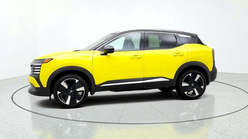 Used 2025 Nissan Kicks SR FWD image 8