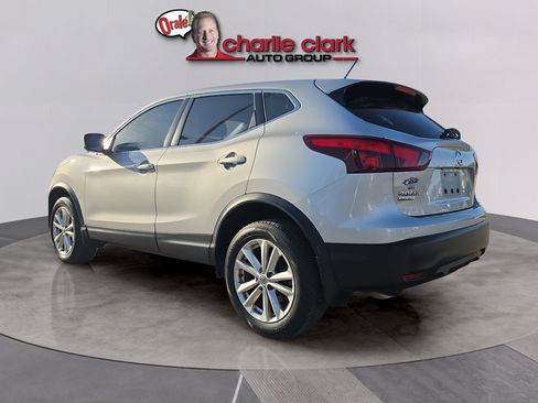 Used 2018 Nissan Rogue Sport S w/ S Appearance Package FWD image 3
