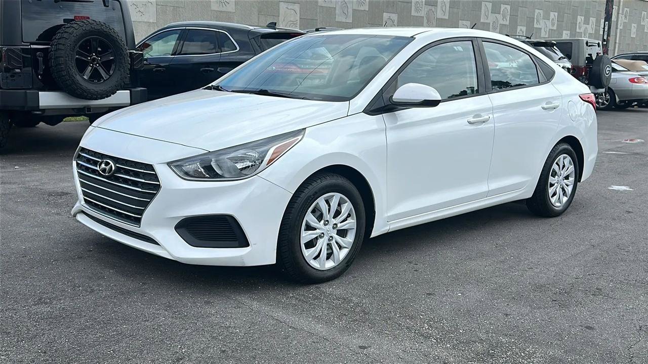 Used 2020 Hyundai Accent SE FWD image 2