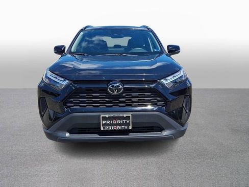 Used 2025 Toyota RAV4 XLE AWD/4WD image 2