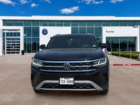 Used 2023 Volkswagen Atlas Cross Sport SE w/ Panoramic Sunroof Package FWD image 2