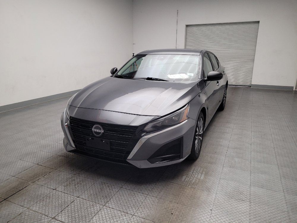 Used 2025 Nissan Altima 2.5 SV FWD image 15