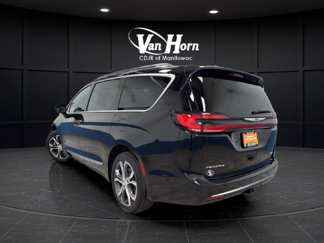 Certified 2025 Chrysler Pacifica Pinnacle w/ Trailer Tow Group AWD/4WD image 5