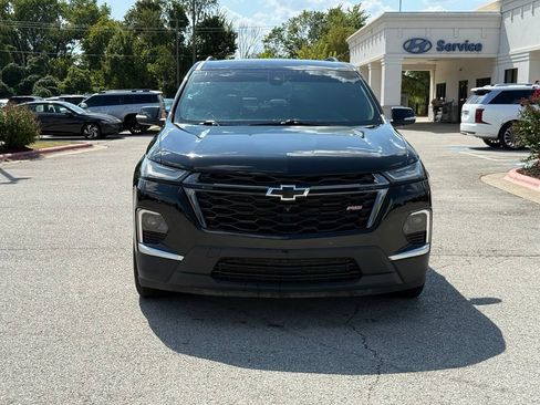 Used 2023 Chevrolet Traverse RS FWD image 2