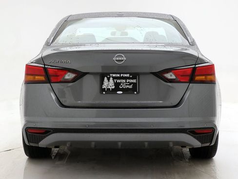 Used 2025 Nissan Altima 2.5 SV FWD image 7