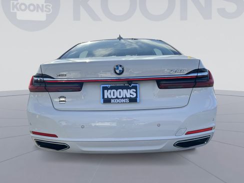 Used 2022 BMW 740i xDrive w/ Premium Package image 5