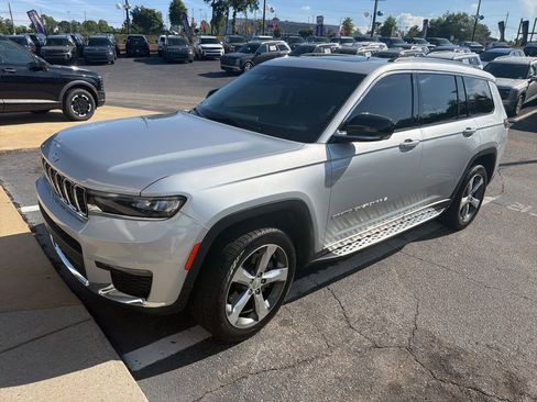 Used 2021 Jeep Grand Cherokee L Limited RWD image 2