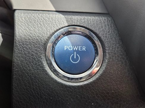 Used 2022 Toyota Camry SE w/ Convenience Package FWD image 30