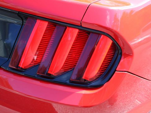Used 2017 Ford Mustang GT w/ GT Performance Package RWD image 31