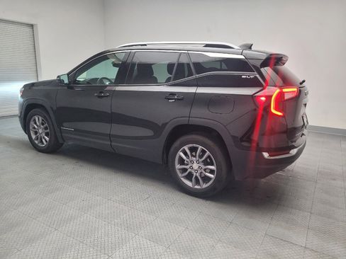 Used 2024 GMC Terrain SLT image 3