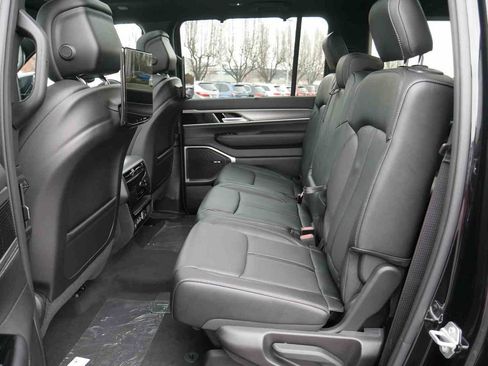 New 2025 Jeep Wagoneer L Series II image 13