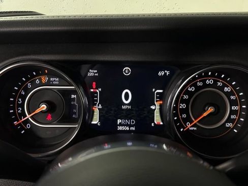 Used 2019 Jeep Wrangler Unlimited Sahara AWD/4WD image 22