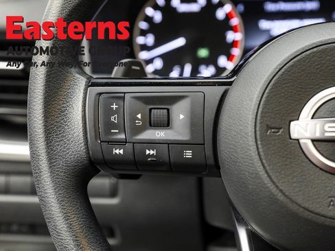 Used 2022 Nissan Rogue SV image 15