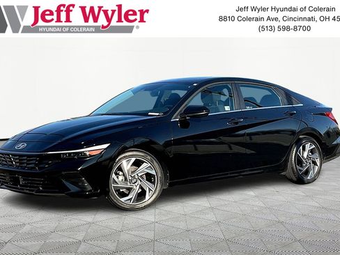 Used 2025 Hyundai Elantra SEL image 1