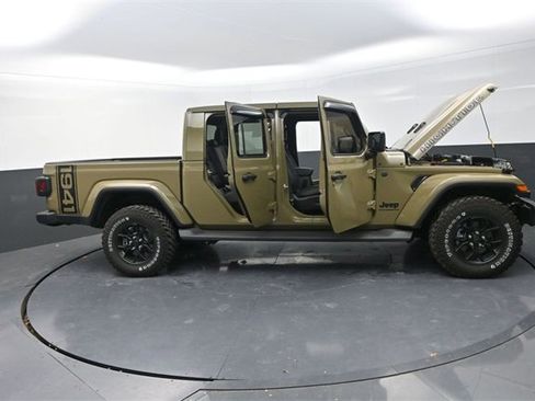 Used 2025 Jeep Gladiator Sport image 32