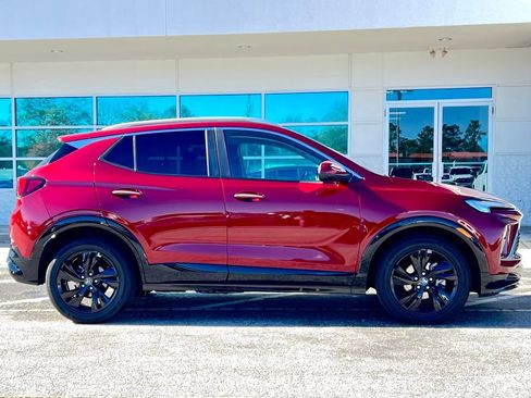 Used 2024 Buick Encore GX Sport Touring image 3