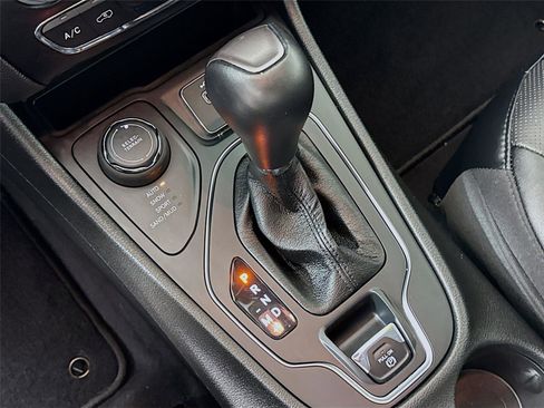 Used 2022 Jeep Cherokee Latitude Lux image 17