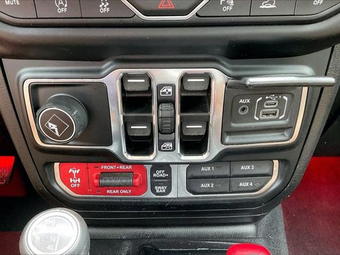 Used 2022 Jeep Gladiator Rubicon w/ LED Lighting Group AWD/4WD image 17