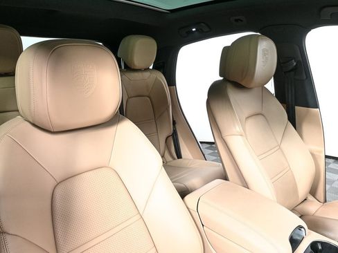 Used 2023 Porsche Cayenne Coupe w/ Premium Package image 25